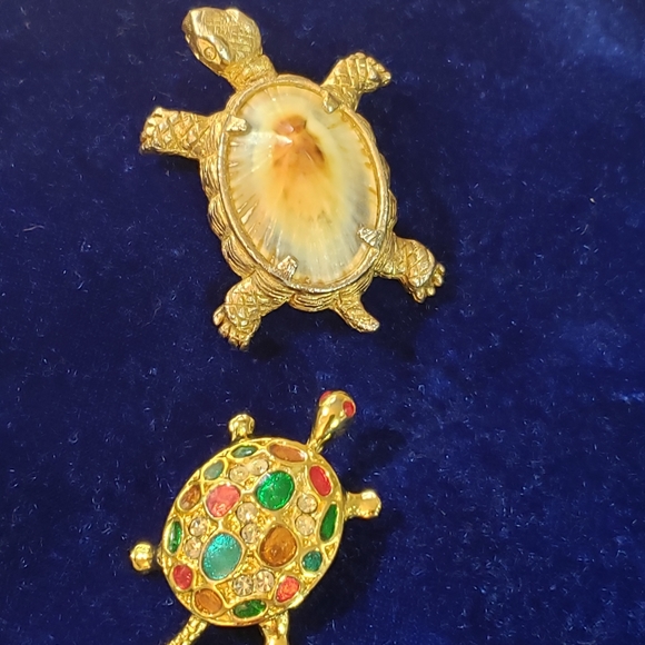Two Vintage Turtle Brooch Pins - Picture 8 of 16